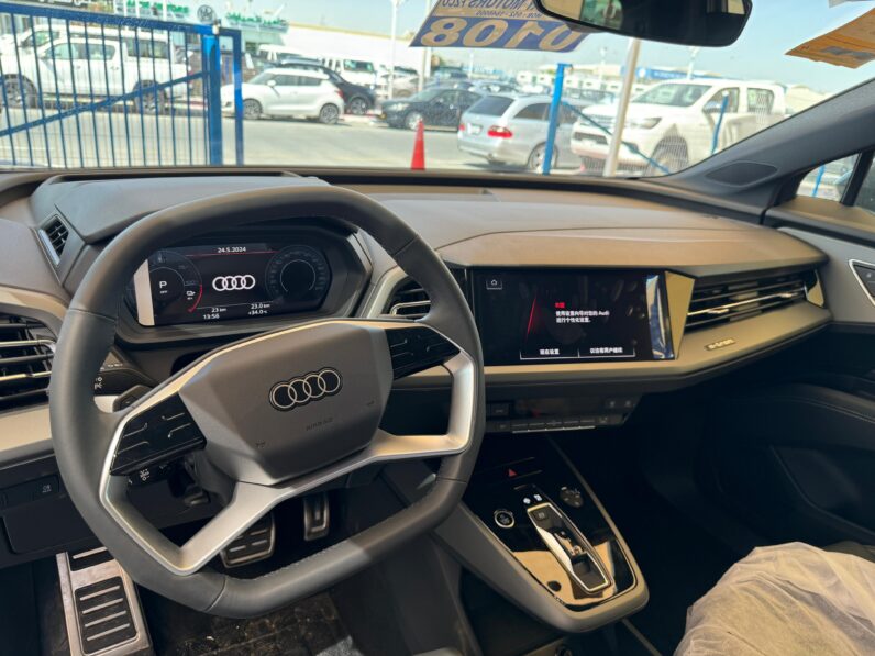 
								AUDI Q5-40 etron full									
