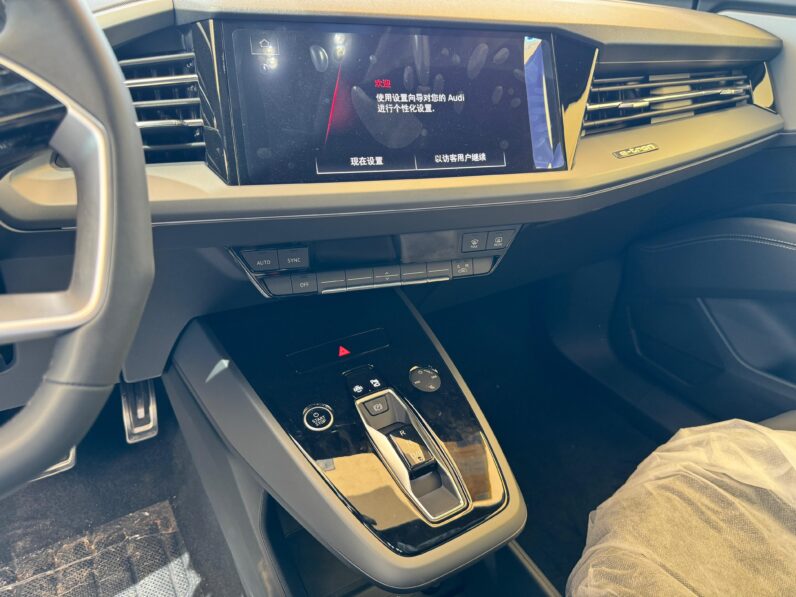 
								AUDI Q5-40 etron full									