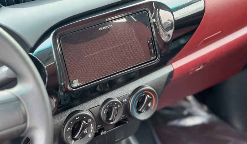 
								TOYOTA HILUX SR5 full									