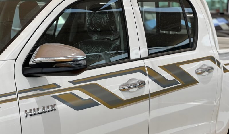 
								TOYOTA HILUX SR5 full									