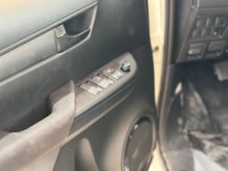 
										TOYOTA HILUX SR5 full									