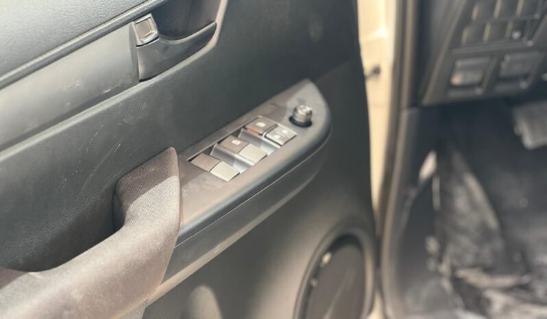 
								TOYOTA HILUX SR5 full									