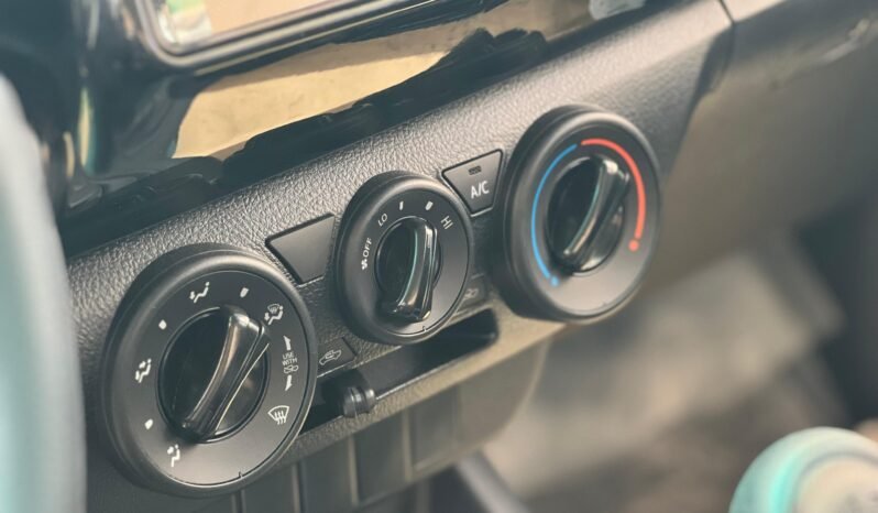 
								TOYOTA HILUX SR5 full									