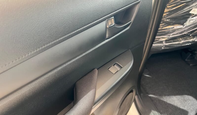 
								TOYOTA HILUX SR5 full									