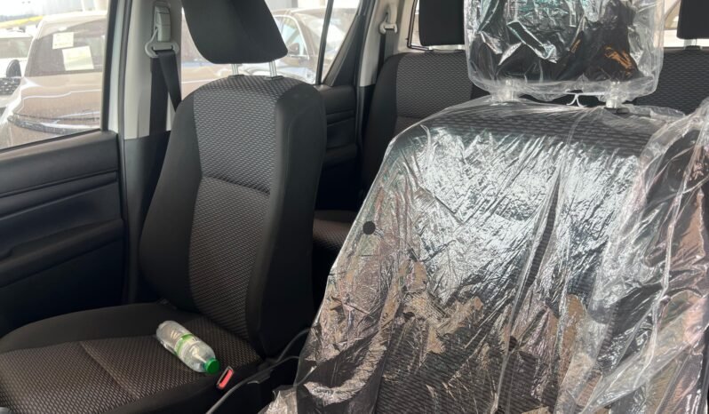 
								TOYOTA HILUX SR5 full									