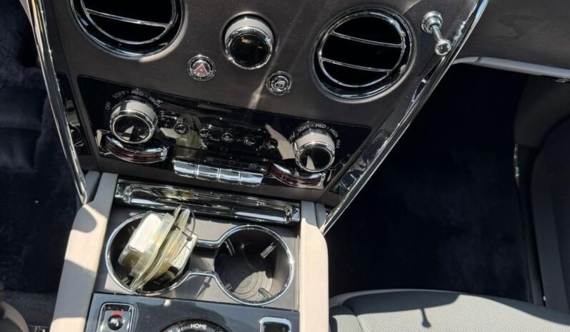 
								ROLLS ROYCE CULLINAN full									