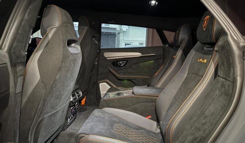 
								LAMBORGHINI URUS full									