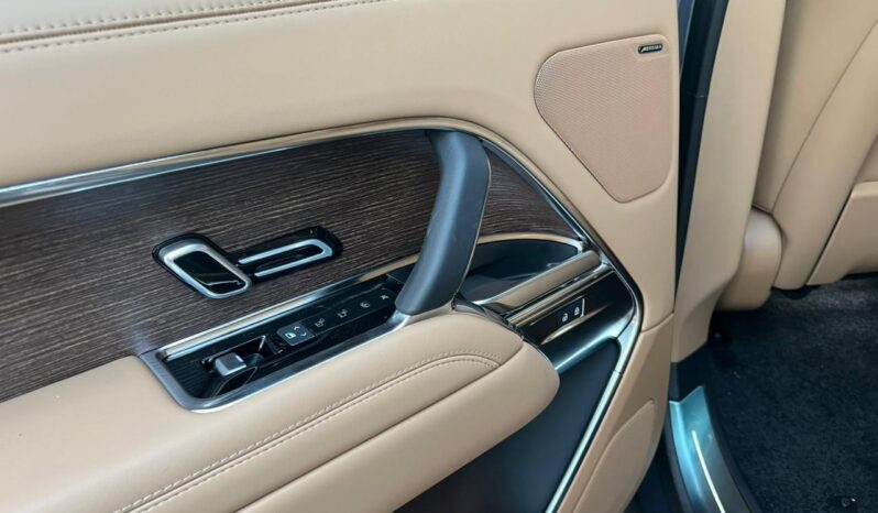 
								Land Rover Range Rover Vogue SE full									