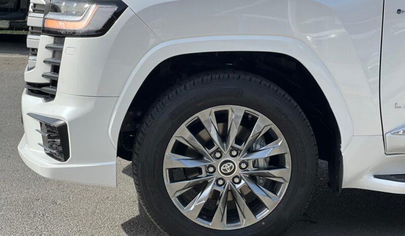 
								2025 Toyota Land Cruiser VXR 3.5L Hybrid full									