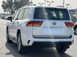 
										2025 Toyota Land Cruiser VXR 3.5L Hybrid full									