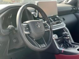 
										2025 Toyota Land Cruiser VXR 3.5L Hybrid full									