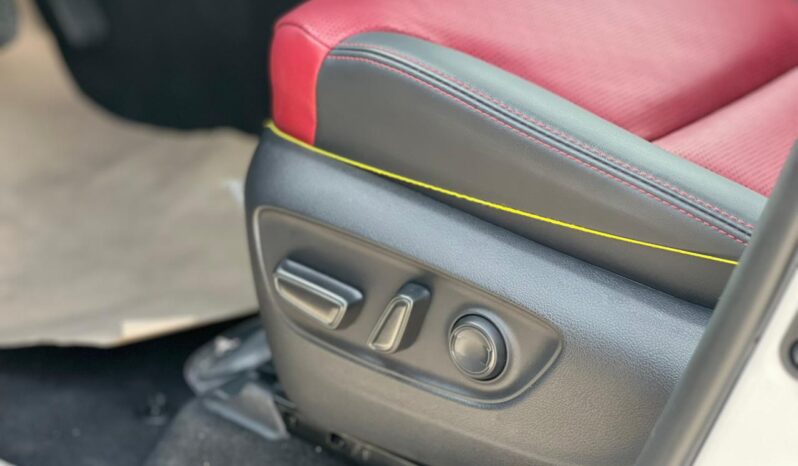 
								2025 Toyota Land Cruiser VXR 3.5L Hybrid full									