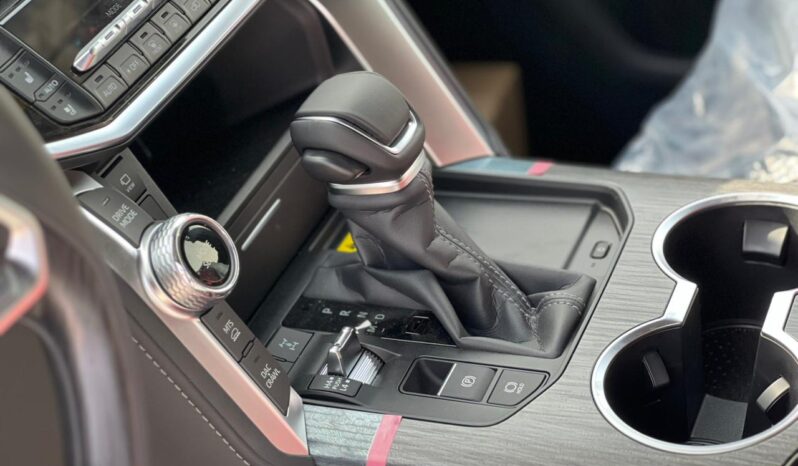 
								2025 Toyota Land Cruiser VXR 3.5L Hybrid full									