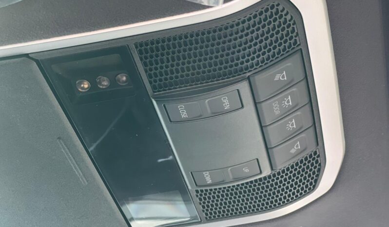 
								2025 Toyota Land Cruiser VXR 3.5L Hybrid full									