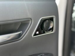 
										2025 Toyota Land Cruiser VXR 3.5L Hybrid full									