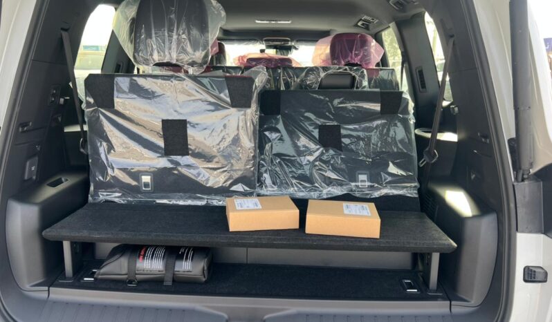 
								2025 Toyota Land Cruiser VXR 3.5L Hybrid full									