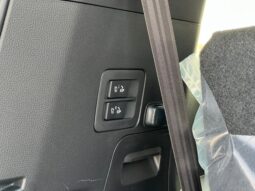 
										2025 Toyota Land Cruiser VXR 3.5L Hybrid full									