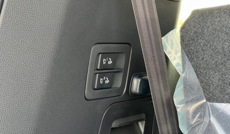 
								2025 Toyota Land Cruiser VXR 3.5L Hybrid full									