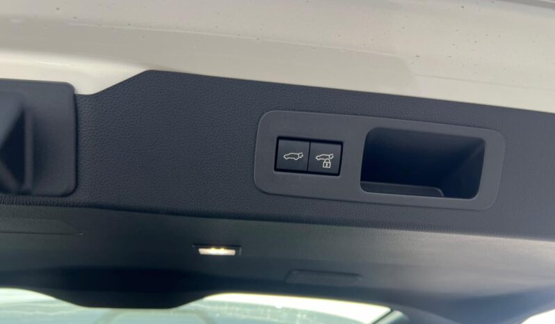 
								2025 Toyota Land Cruiser VXR 3.5L Hybrid full									